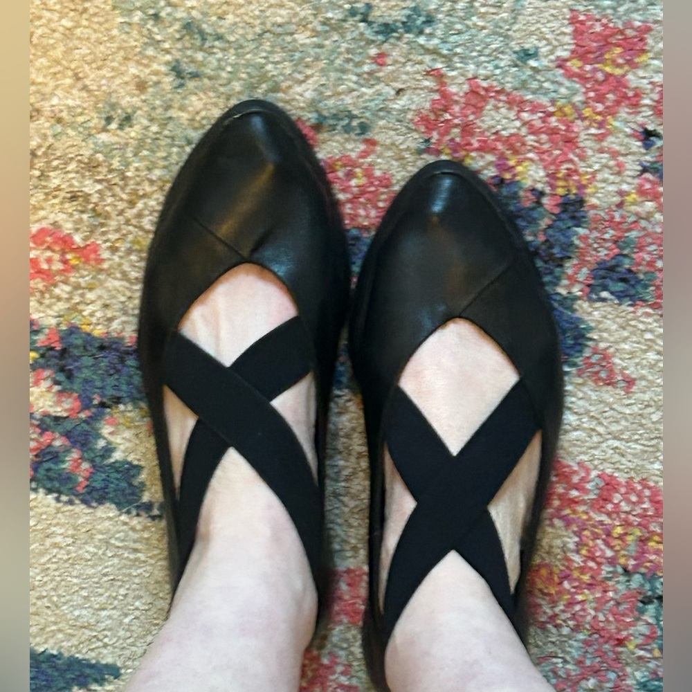 Taryn Rose Black Leather Cross-Over Strap Flats. Classy, Stylish. - Picture 2 of 11